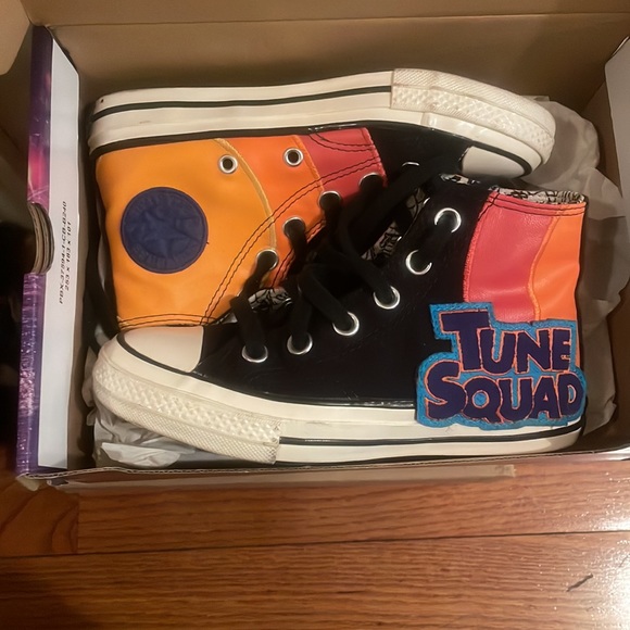 Space Jam Converse worn one time/ two laces - Picture 2 of 8